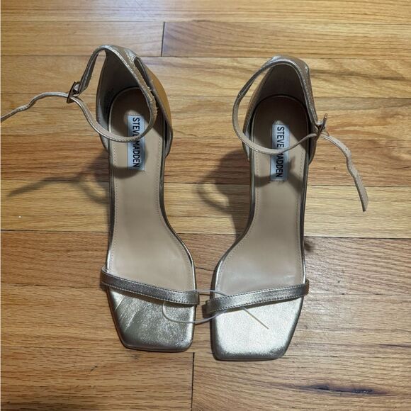 Steve Madden | Piked Two-Piece Stiletto Sandals - Picture 4 of 7